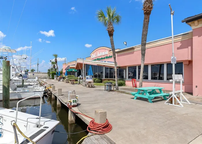 Treasure Tides-3Br Beachfront Corner Unit Sleeps 8 With Stunning Gulf Views!