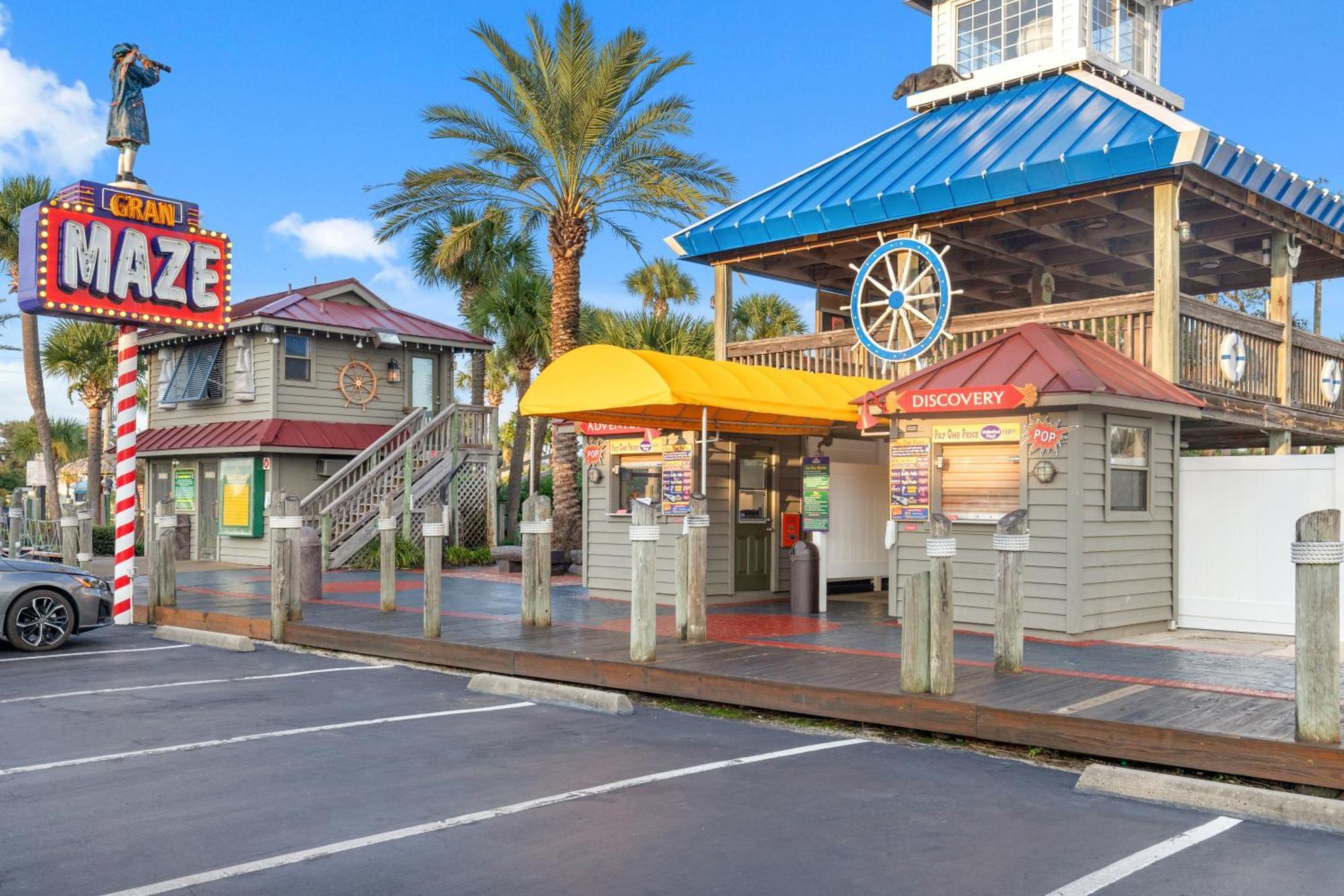 Treasure Tides-3br Beachfront Corner Unit Sleeps 8 With Stunning Gulf Views! Holiday home Panama City Beach