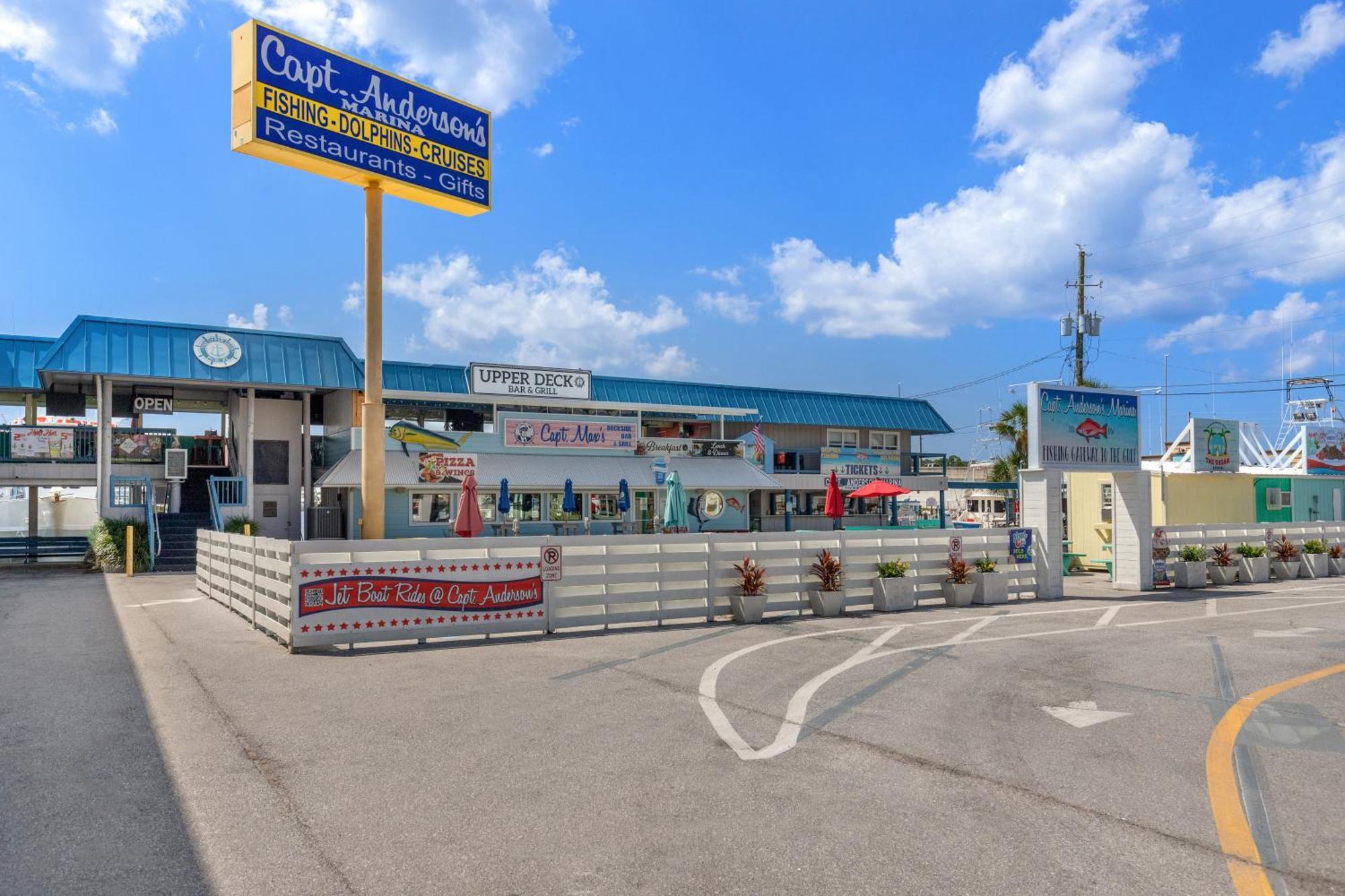Treasure Tides-3br Beachfront Corner Unit Sleeps 8 With Stunning Gulf Views! Holiday home