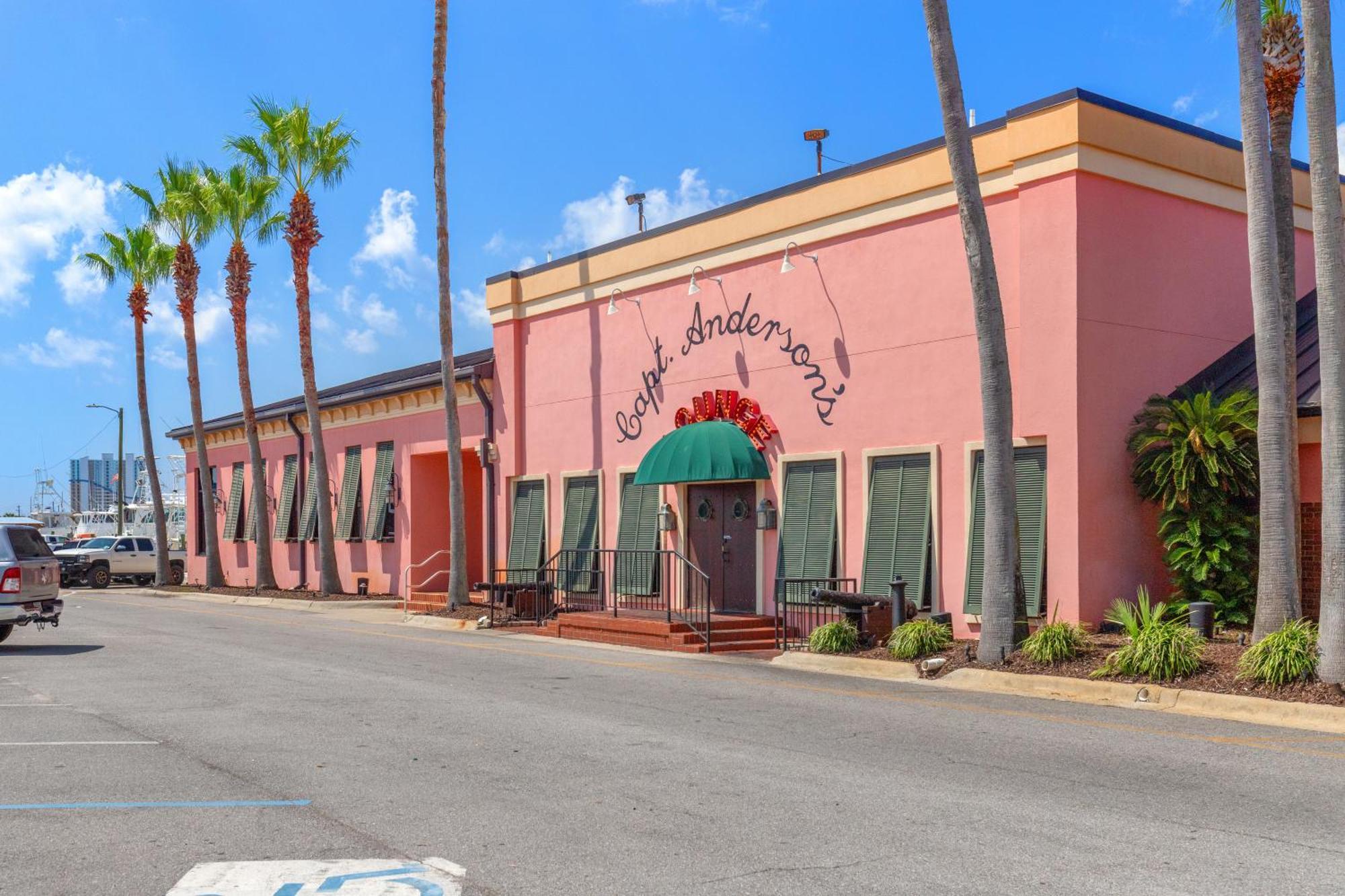 Holiday home Treasure Tides-3br Beachfront Corner Unit Sleeps 8 With Stunning Gulf Views! Panama City Beach
