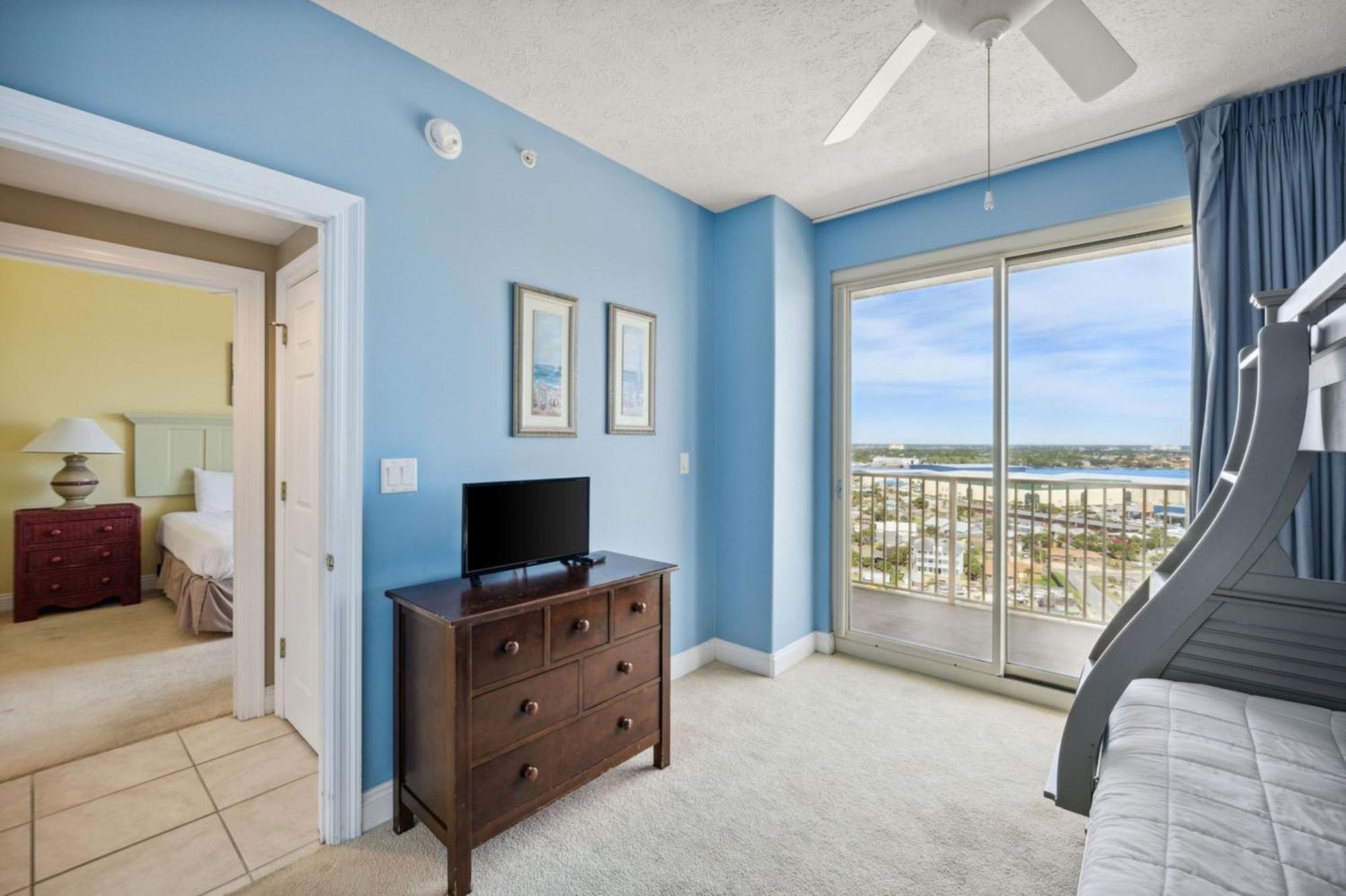 Treasure Tides-3br Beachfront Corner Unit Sleeps 8 With Stunning Gulf Views! Holiday home *