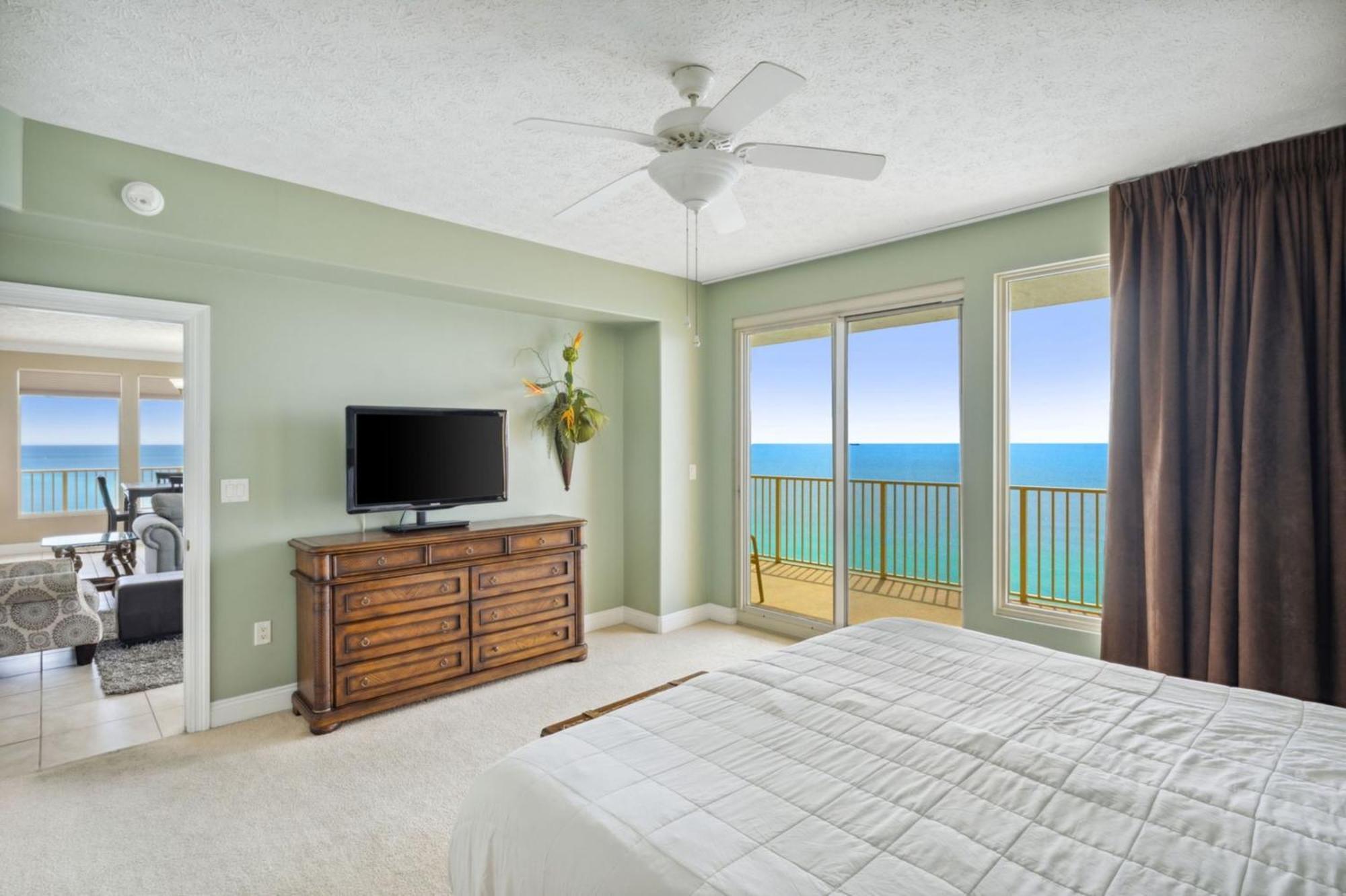 Holiday home Treasure Tides-3br Beachfront Corner Unit Sleeps 8 With Stunning Gulf Views!