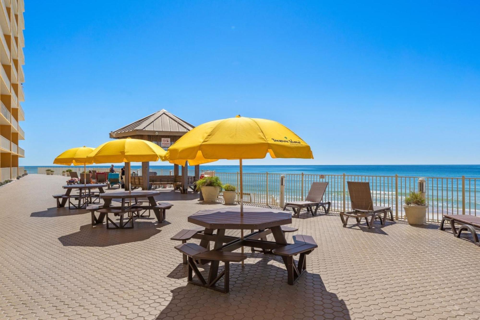 Holiday home Treasure Tides-3br Beachfront Corner Unit Sleeps 8 With Stunning Gulf Views! *