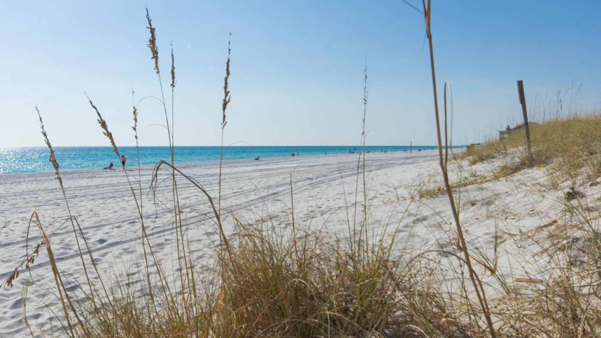 Treasure Tides-3br Beachfront Corner Unit Sleeps 8 With Stunning Gulf Views! Holiday home