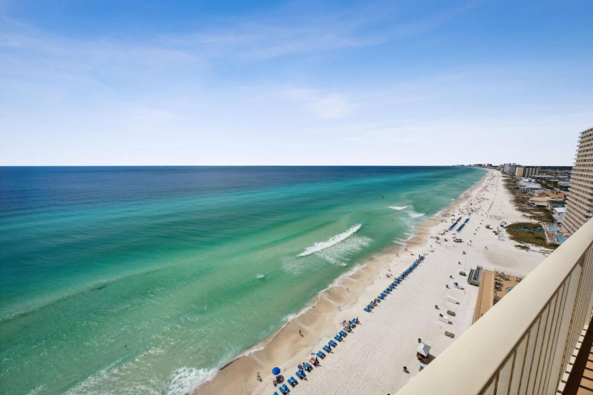 Treasure Tides-3br Beachfront Corner Unit Sleeps 8 With Stunning Gulf Views! Holiday home