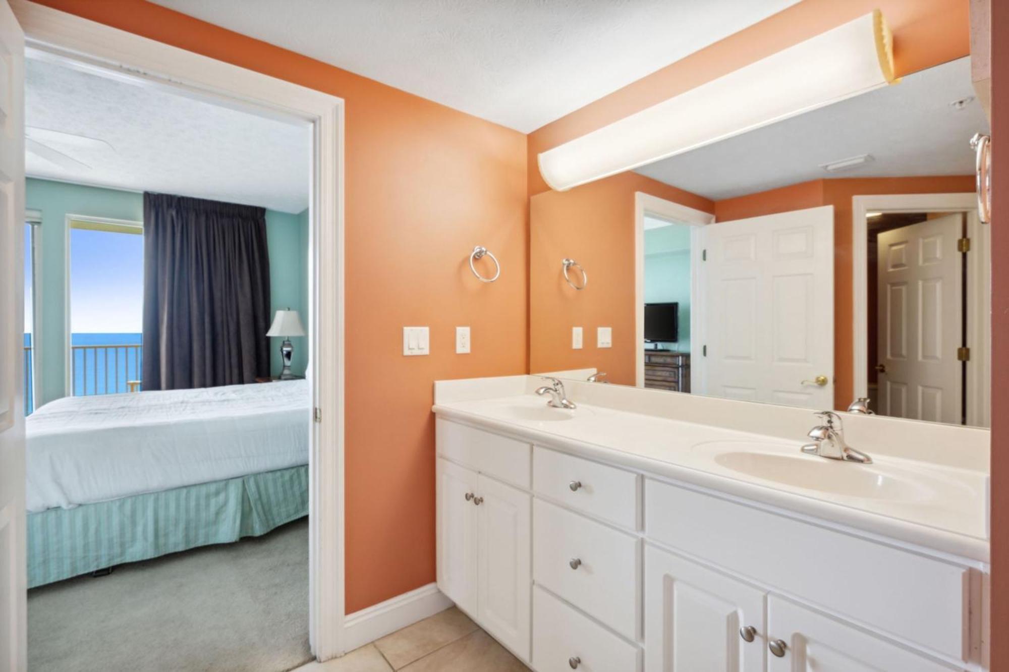 Treasure Tides-3br Beachfront Corner Unit Sleeps 8 With Stunning Gulf Views! Holiday home *