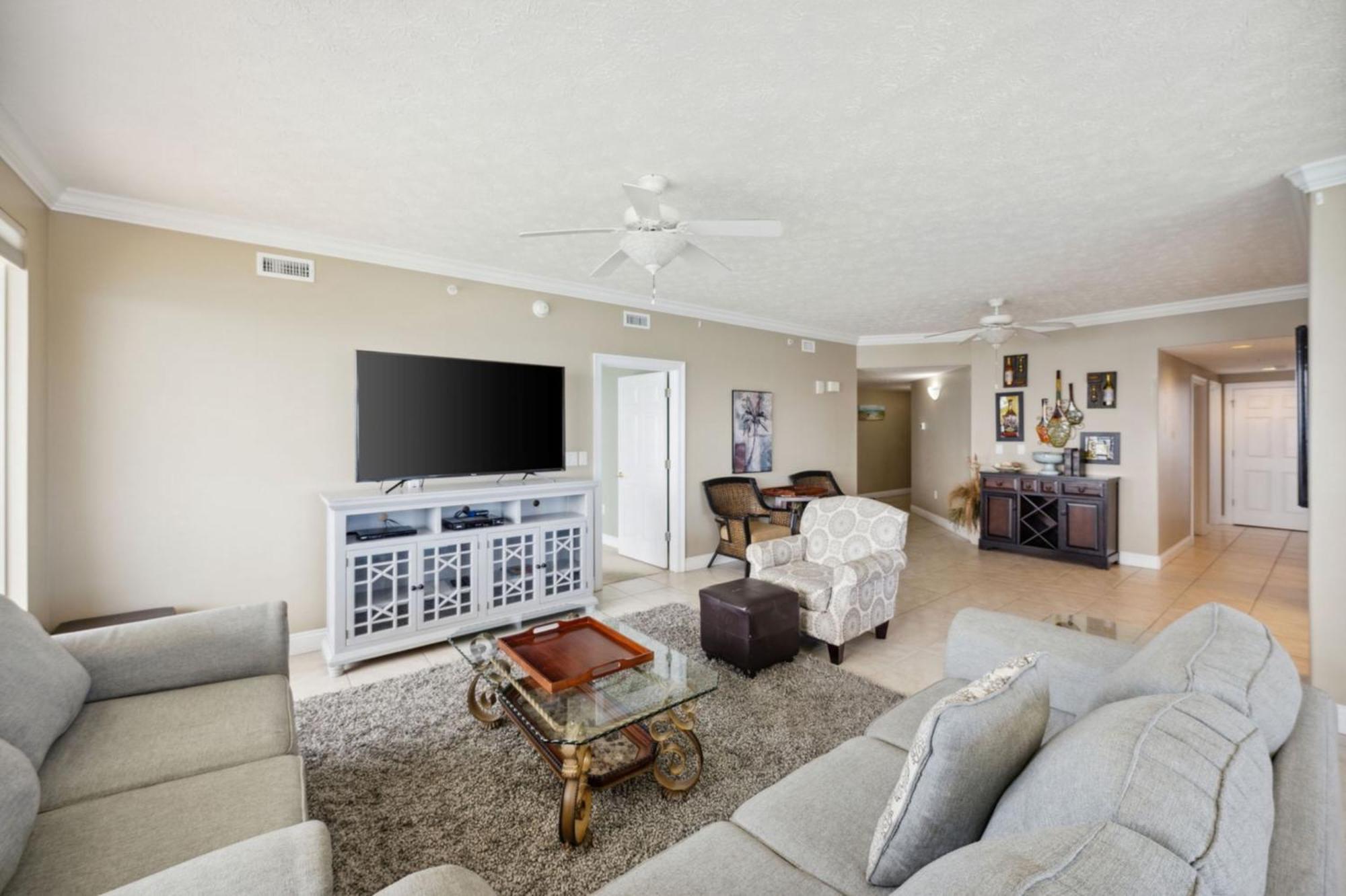 Treasure Tides-3br Beachfront Corner Unit Sleeps 8 With Stunning Gulf Views! Holiday home *