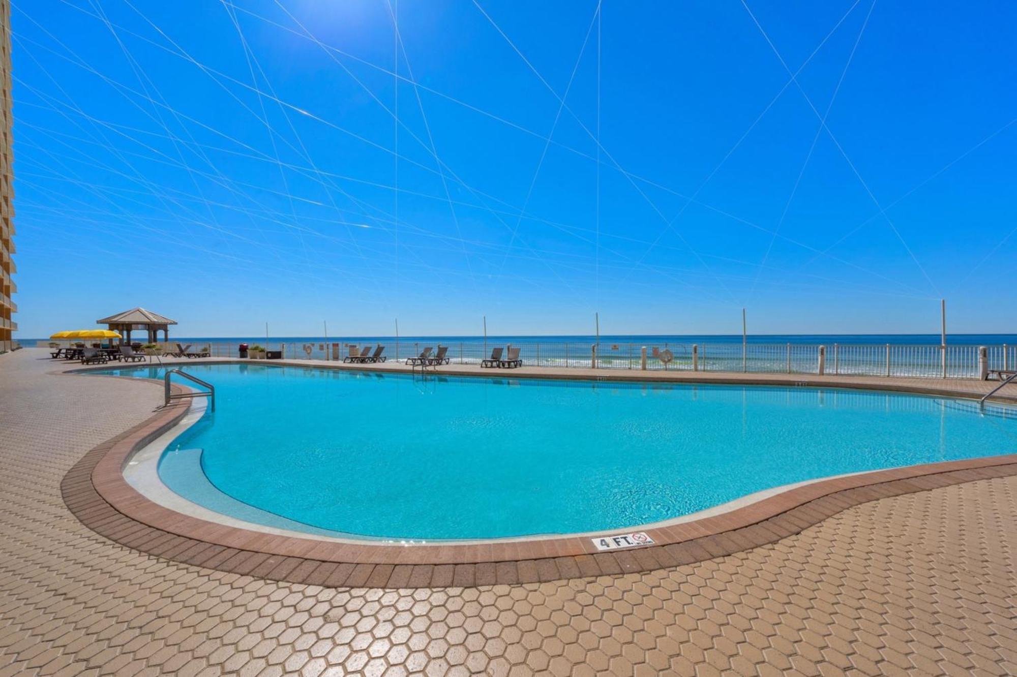 Treasure Tides-3br Beachfront Corner Unit Sleeps 8 With Stunning Gulf Views! Holiday home